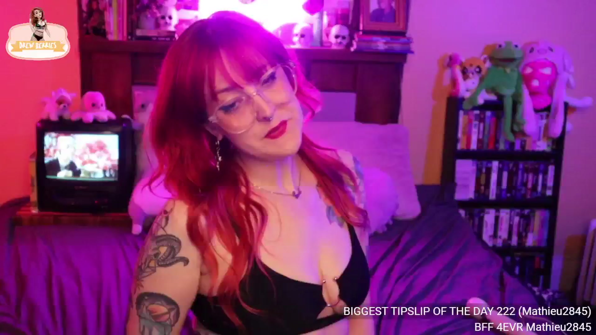 Gallery image thumbnail from DrewBerries's myfreecams stream on, 05/23/2024, 01:03 image 16 of 20