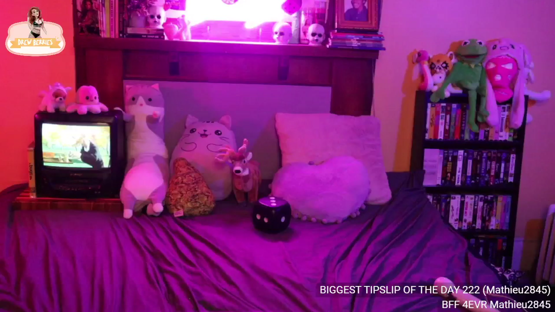 Gallery image thumbnail from DrewBerries's myfreecams stream on, 05/23/2024, 01:03 image 15 of 20