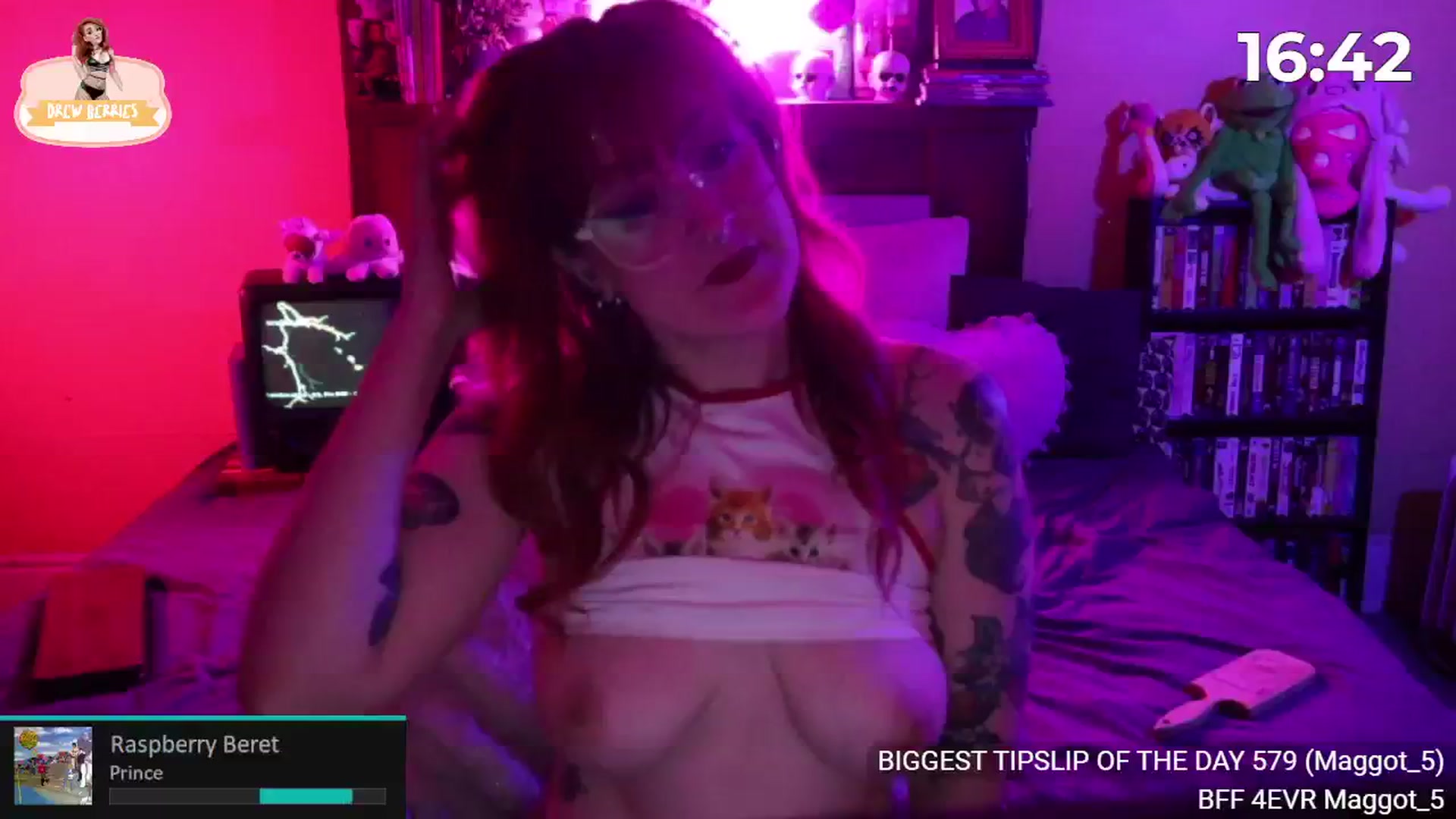 Gallery image thumbnail from DrewBerries's myfreecams stream on, 05/25/2024, 24:03 image 10 of 20