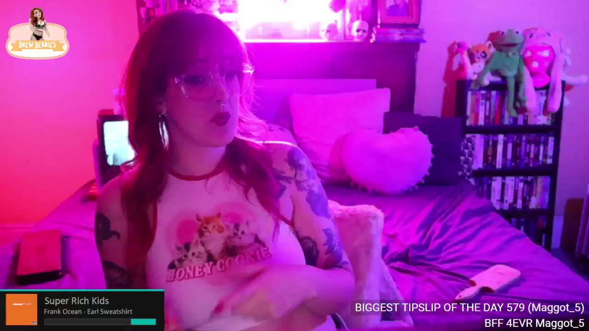 Gallery image thumbnail from DrewBerries's myfreecams stream on, 05/25/2024, 24:03 image 12 of 20