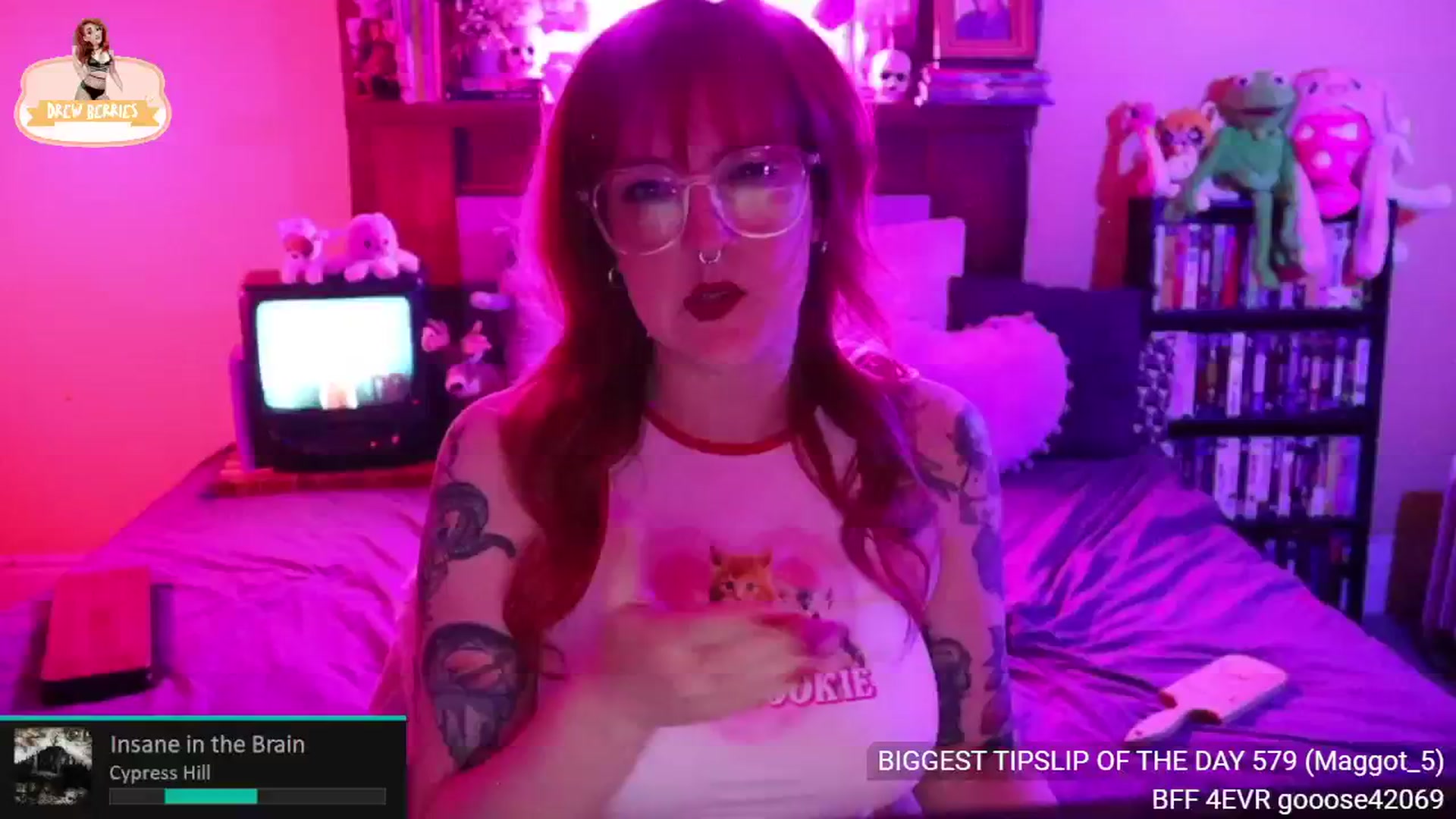 Gallery image thumbnail from DrewBerries's myfreecams stream on, 05/25/2024, 24:03 image 17 of 20