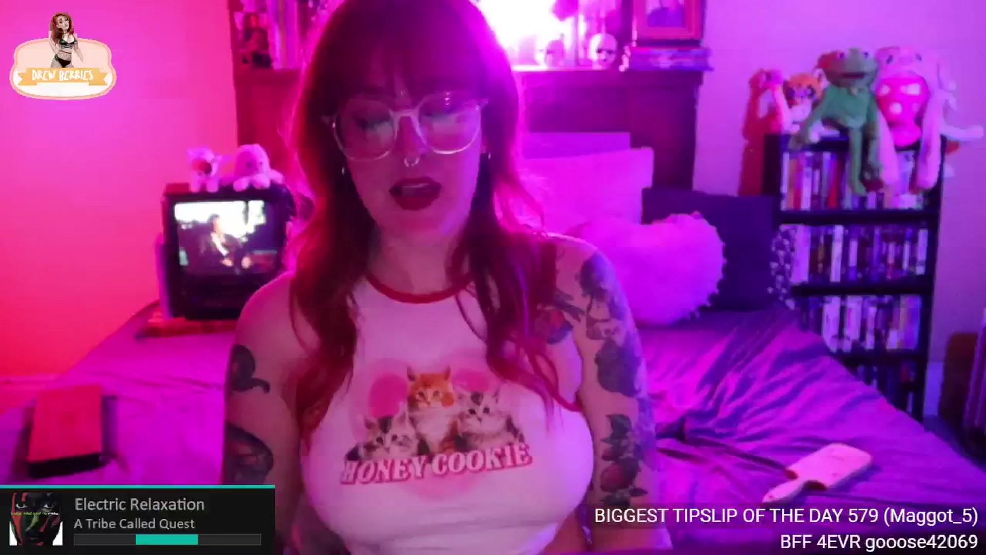 Gallery image thumbnail from DrewBerries's myfreecams stream on, 05/25/2024, 24:03 image 16 of 20