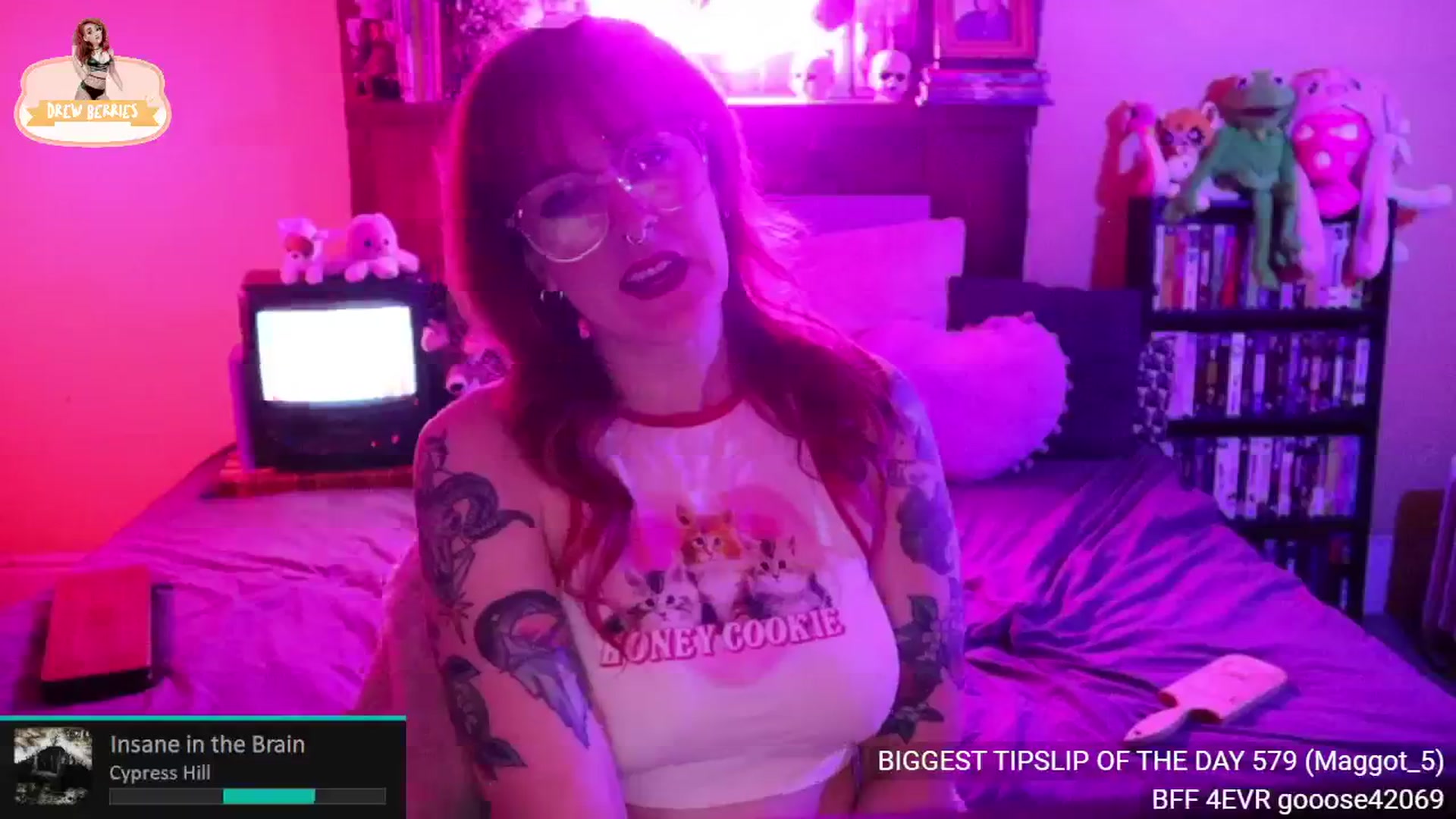 Gallery image thumbnail from DrewBerries's myfreecams stream on, 05/25/2024, 02:40 image 15 of 20