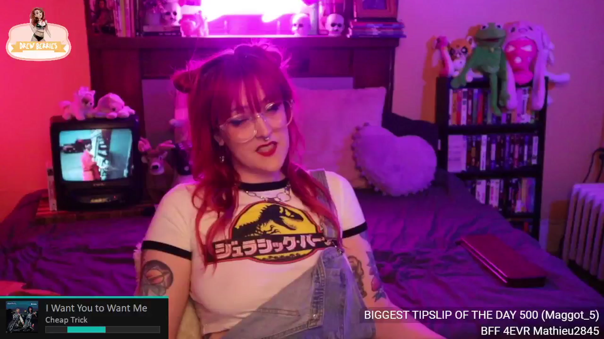Gallery image thumbnail from DrewBerries's myfreecams stream on, 05/29/2024, 24:03 image 17 of 20