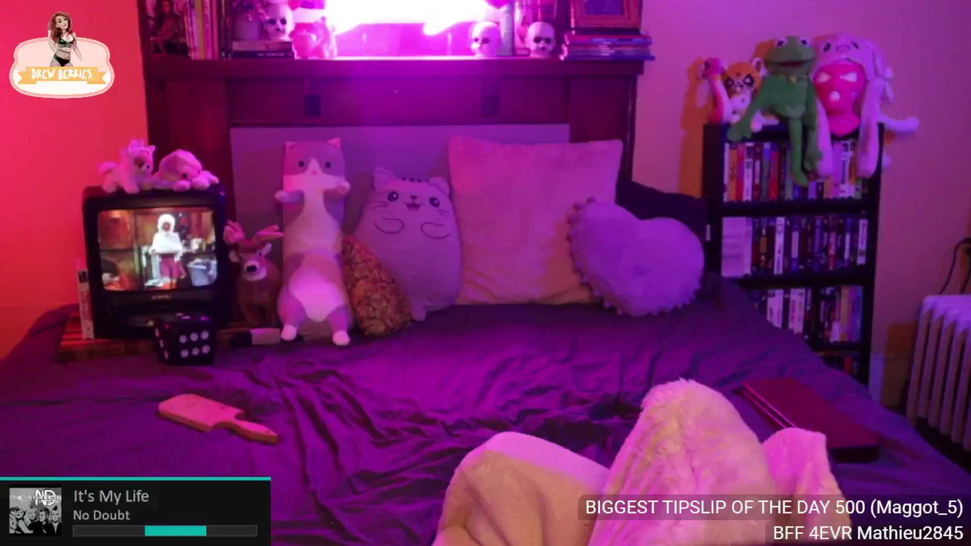 Gallery image thumbnail from DrewBerries's myfreecams stream on, 05/29/2024, 24:03 image 10 of 20