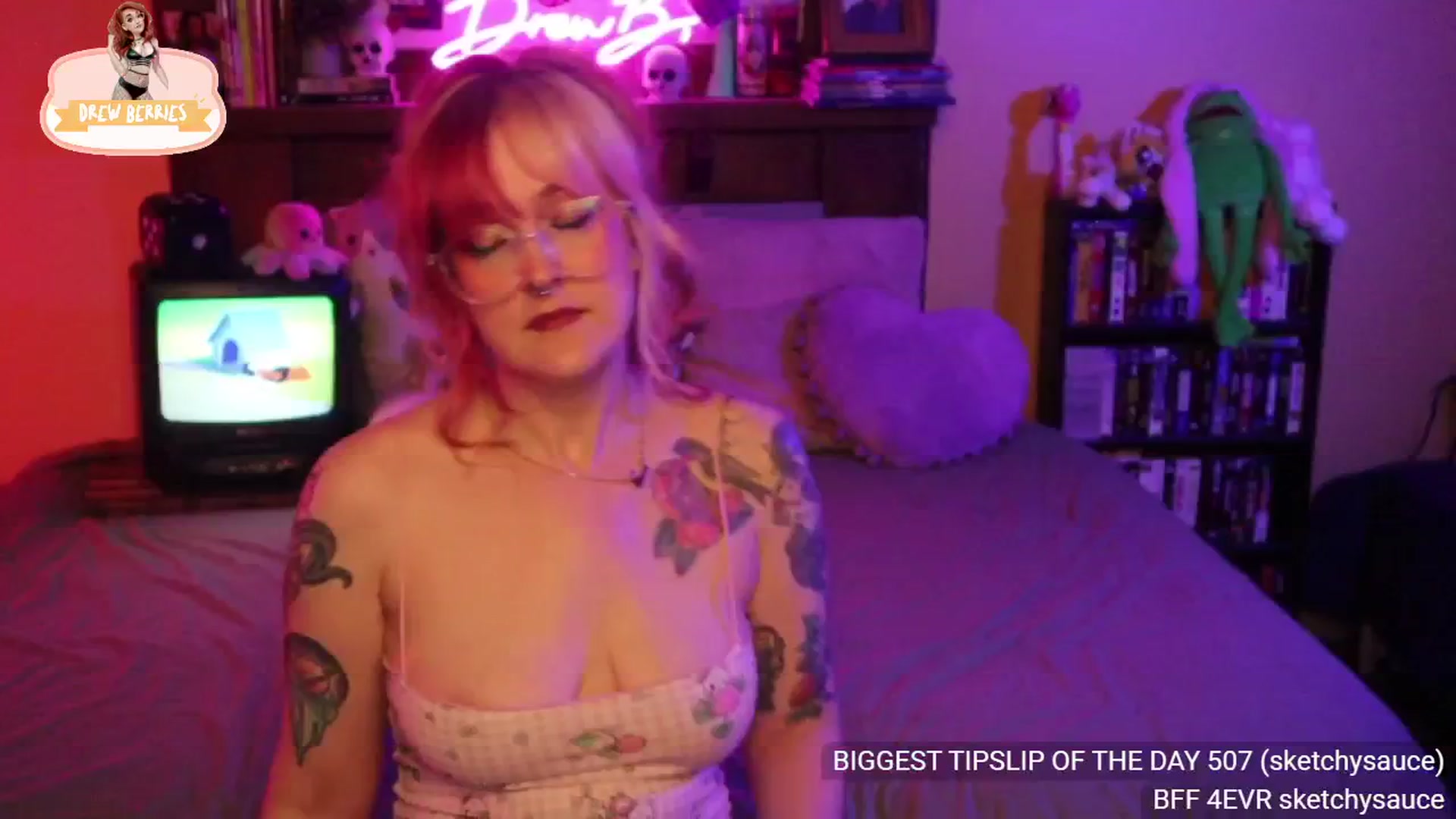Gallery image thumbnail from DrewBerries's myfreecams stream on, 04/15/2026, 24:41 image 10 of 20