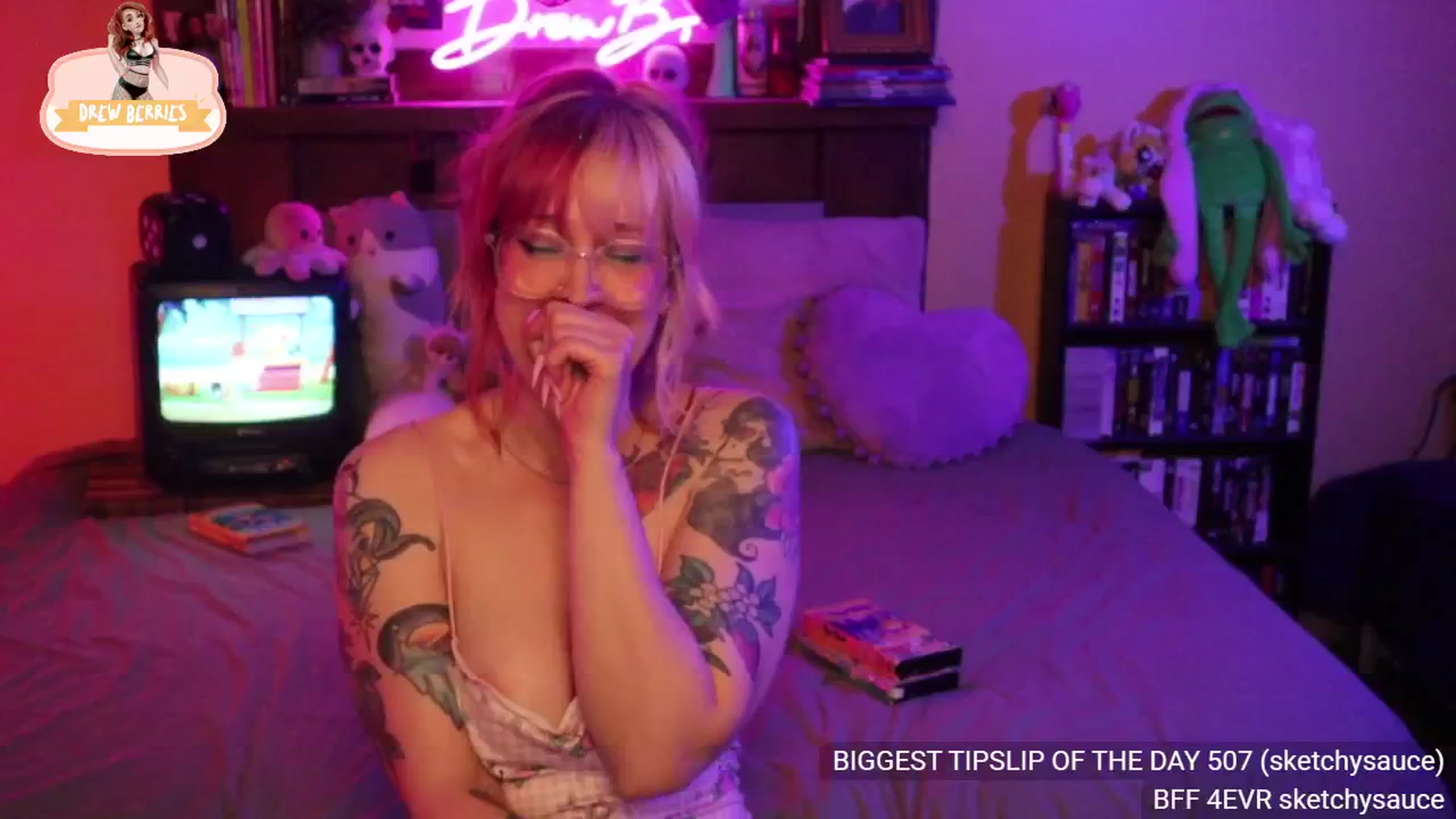 Gallery image thumbnail from DrewBerries's myfreecams stream on, 04/15/2026, 24:41 image 16 of 20