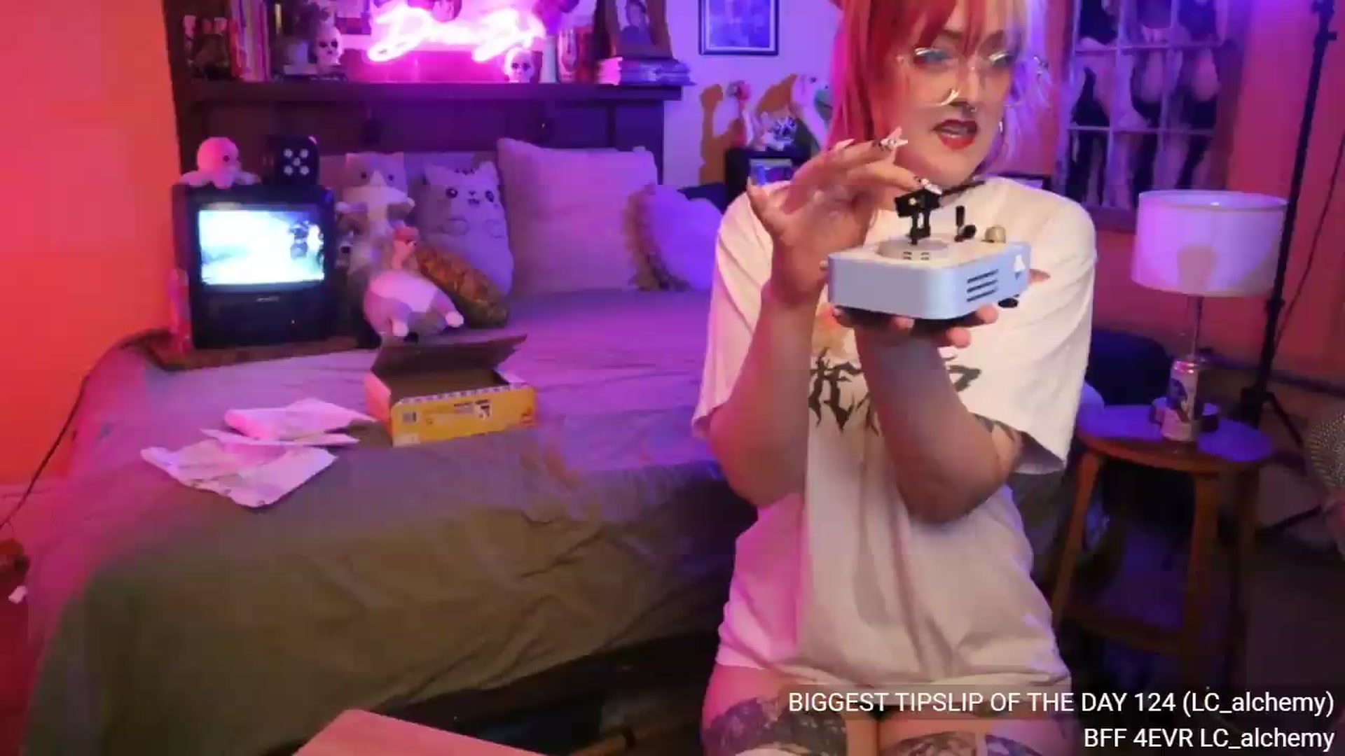 Gallery image thumbnail from DrewBerries's myfreecams stream on, 08/11/2026, 24:35 image 16 of 20