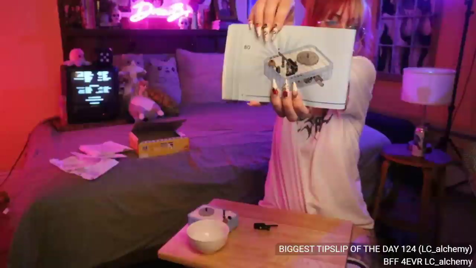Gallery image thumbnail from DrewBerries's myfreecams stream on, 08/11/2026, 24:35 image 13 of 20
