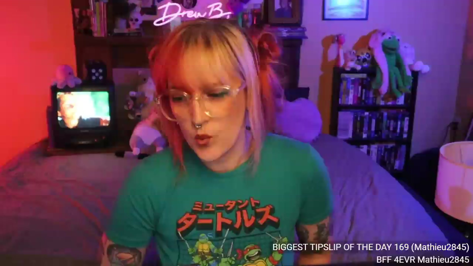 Gallery image thumbnail from DrewBerries's myfreecams stream on, 08/15/2026, 24:40 image 10 of 20
