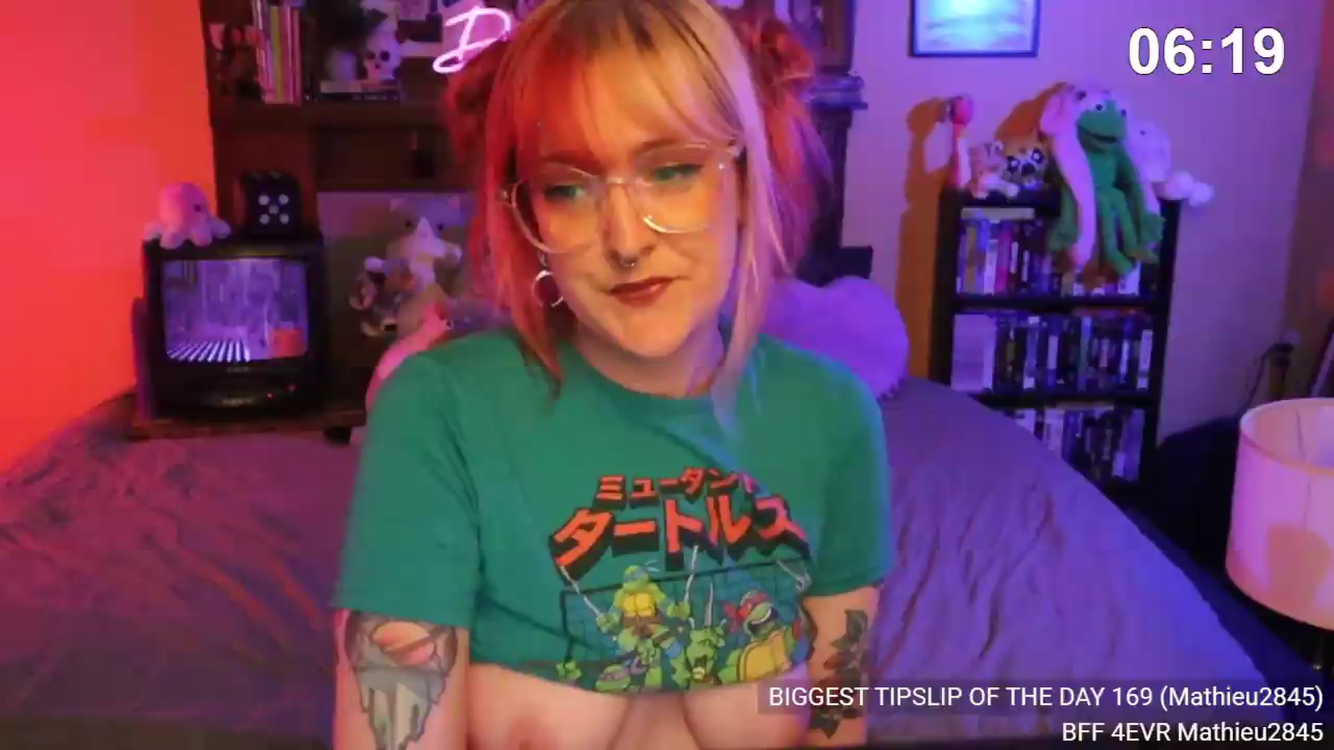 Gallery image thumbnail from DrewBerries's myfreecams stream on, 08/15/2026, 24:40 image 4 of 20