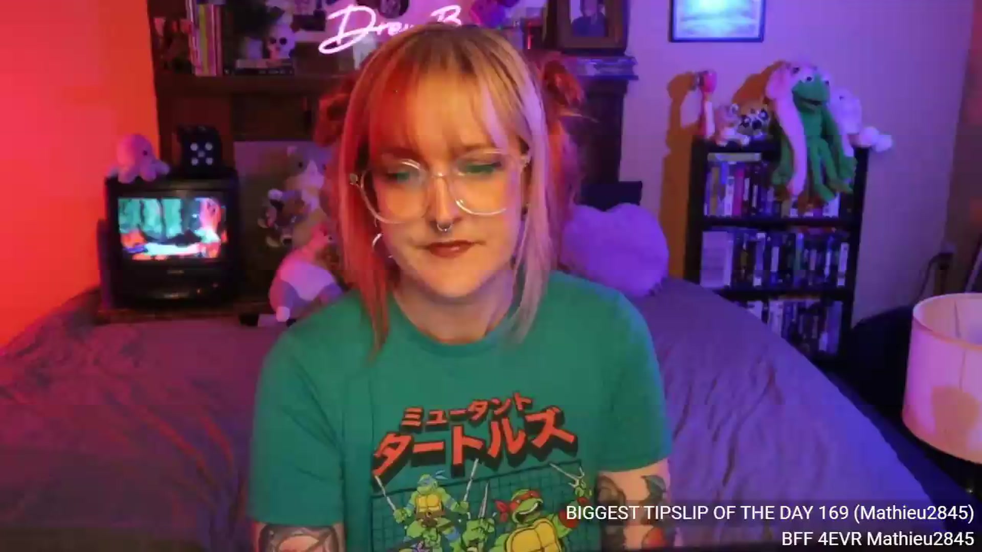 Gallery image thumbnail from DrewBerries's myfreecams stream on, 08/15/2026, 24:40 image 13 of 20
