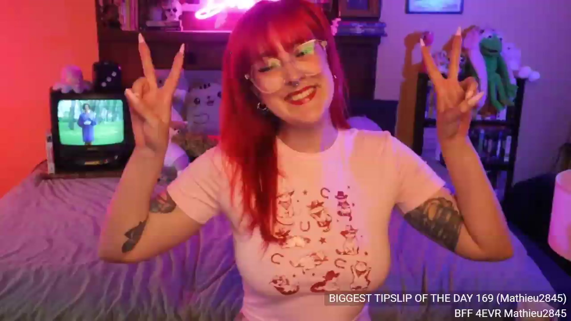 Gallery image thumbnail from DrewBerries's myfreecams stream on, 08/18/2026, 24:02 image 17 of 20