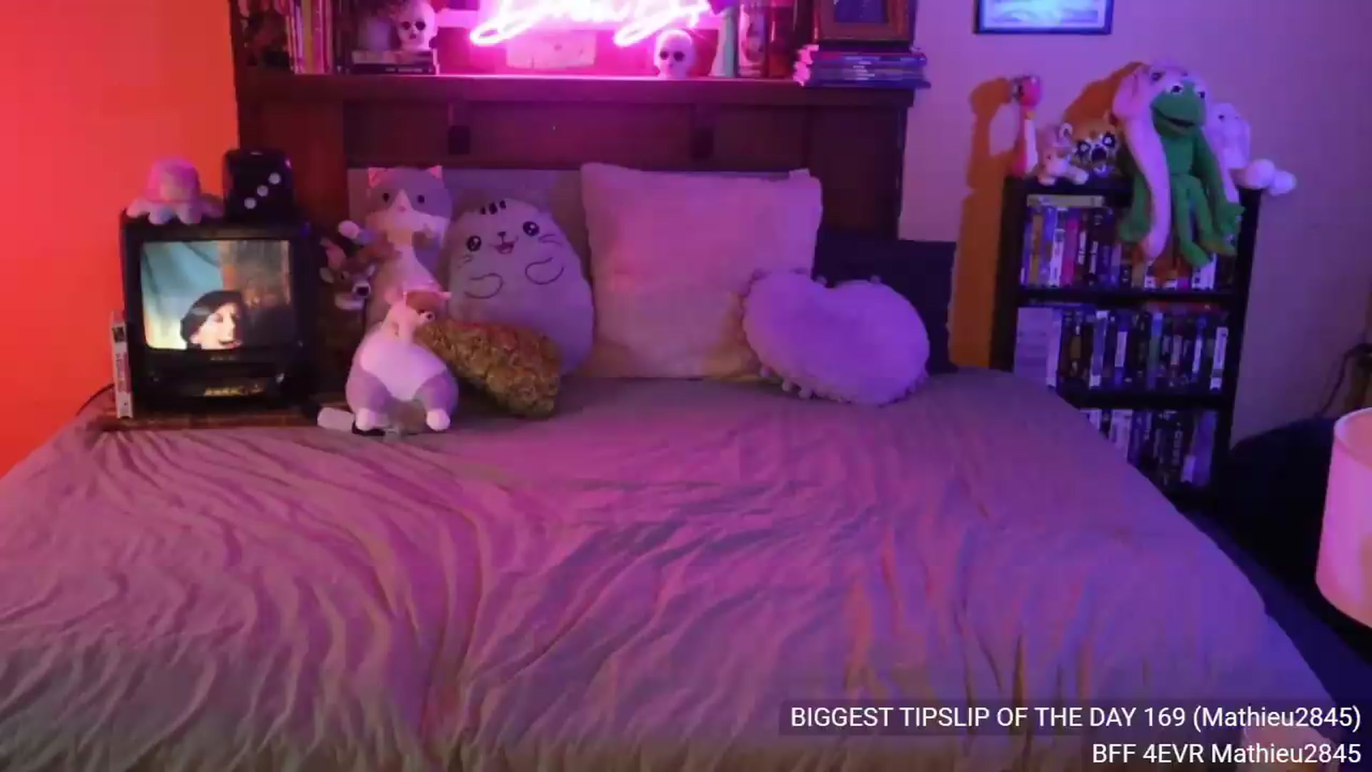 Gallery image thumbnail from DrewBerries's myfreecams stream on, 08/18/2026, 24:02 image 16 of 20