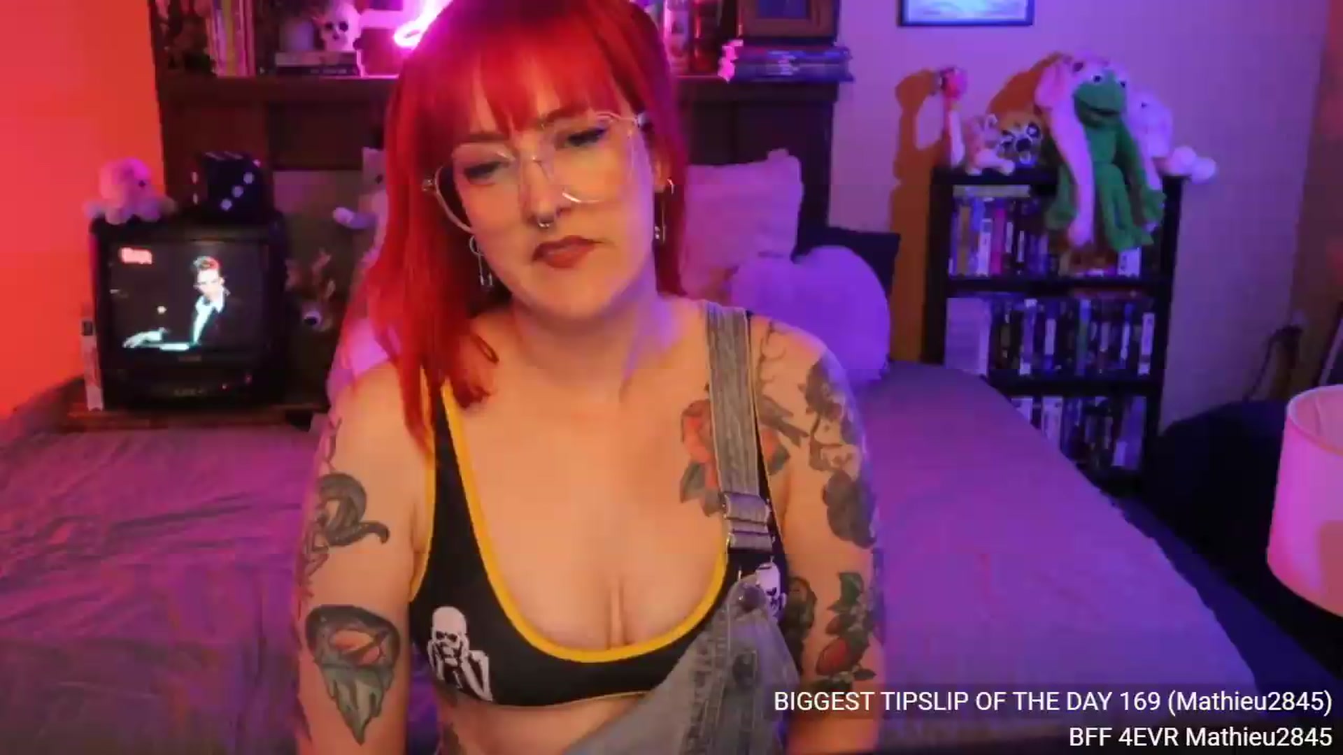Gallery image thumbnail from DrewBerries's myfreecams stream on, 08/19/2026, 24:01 image 17 of 20