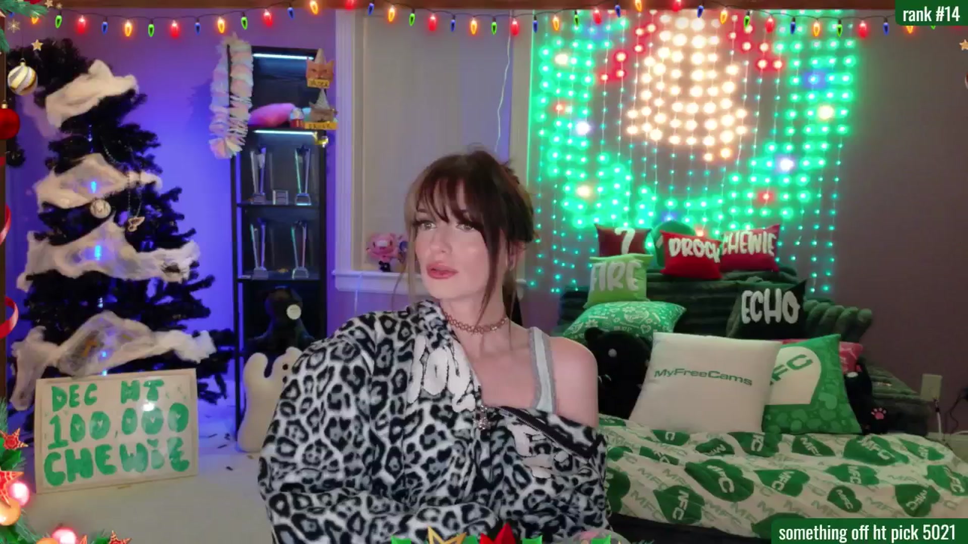 Gallery image thumbnail from DrocksAriel's myfreecams stream on, 12/31/2025, 03:05 image 13 of 20