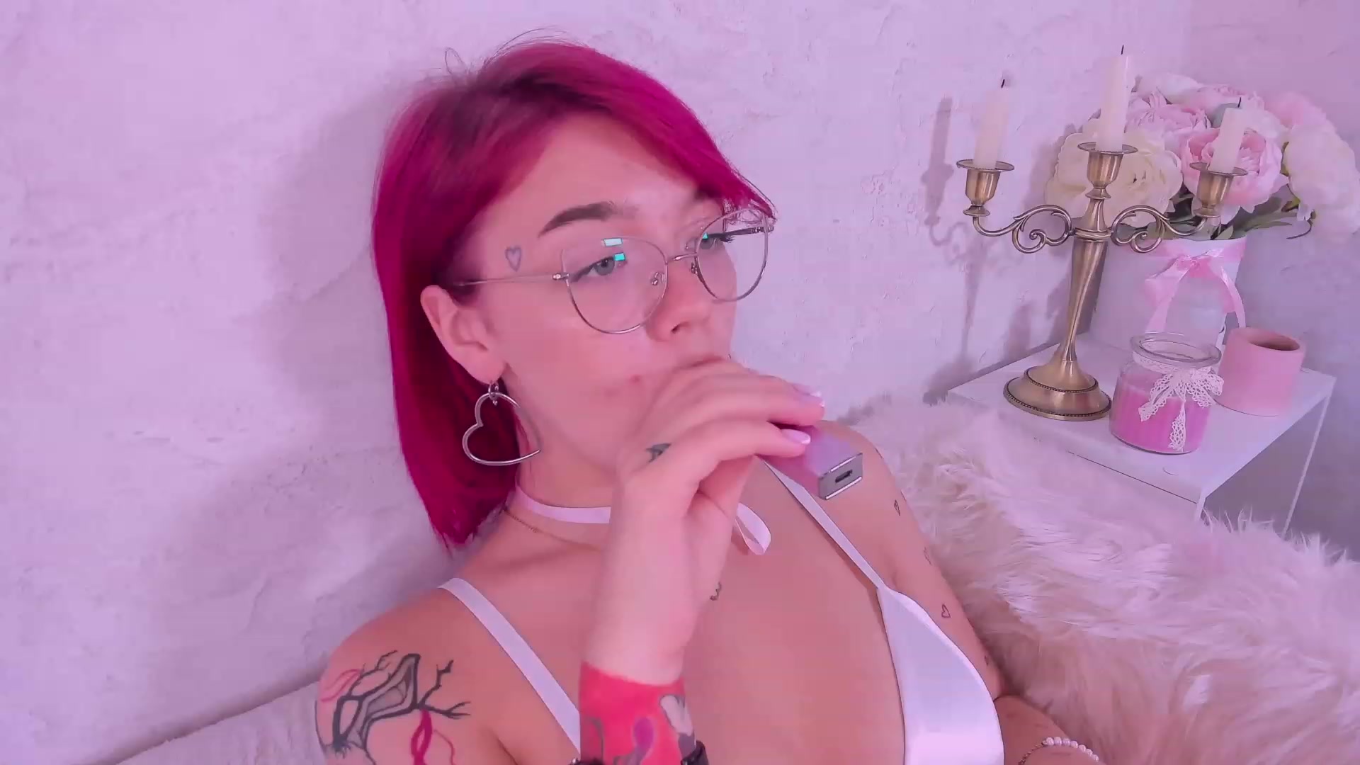 Gallery image thumbnail from Droolgirl's myfreecams stream on, 08/08/2023, 09:25 image 10 of 20