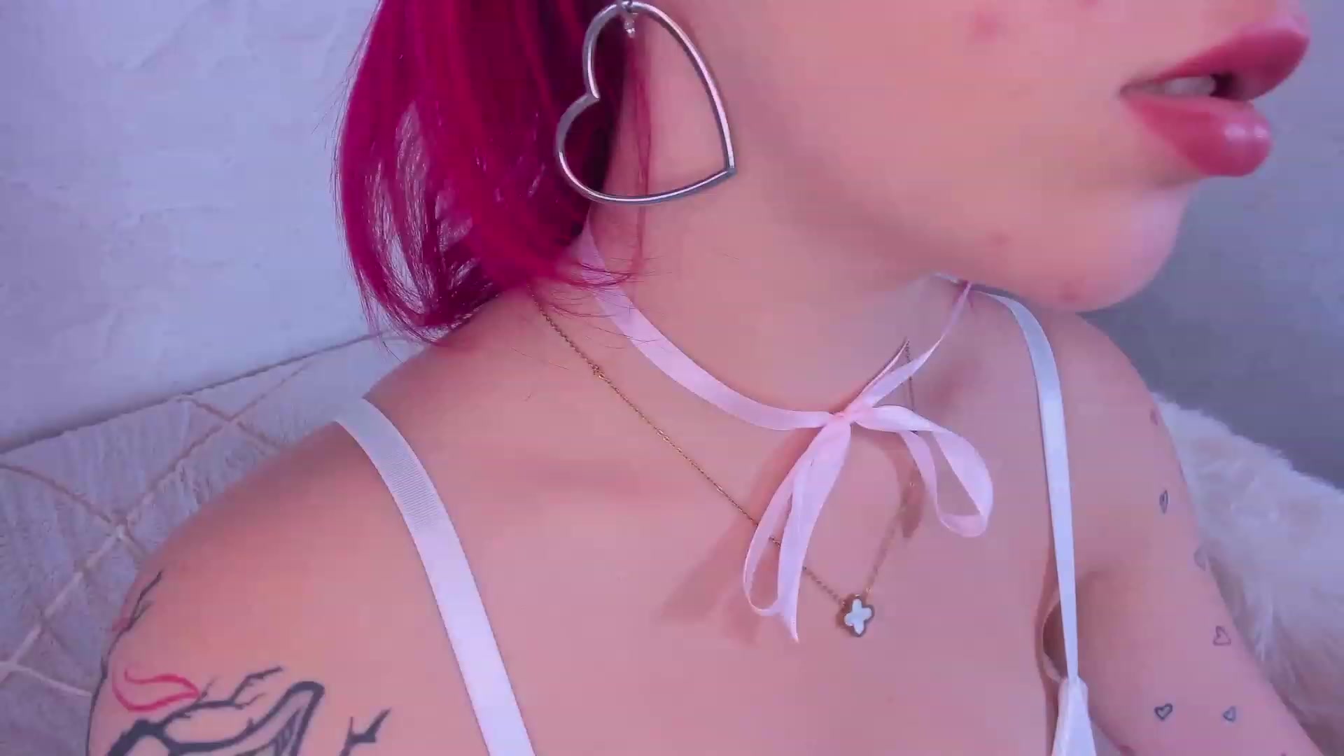 Gallery image thumbnail from Droolgirl's myfreecams stream on, 08/08/2023, 09:25 image 13 of 20