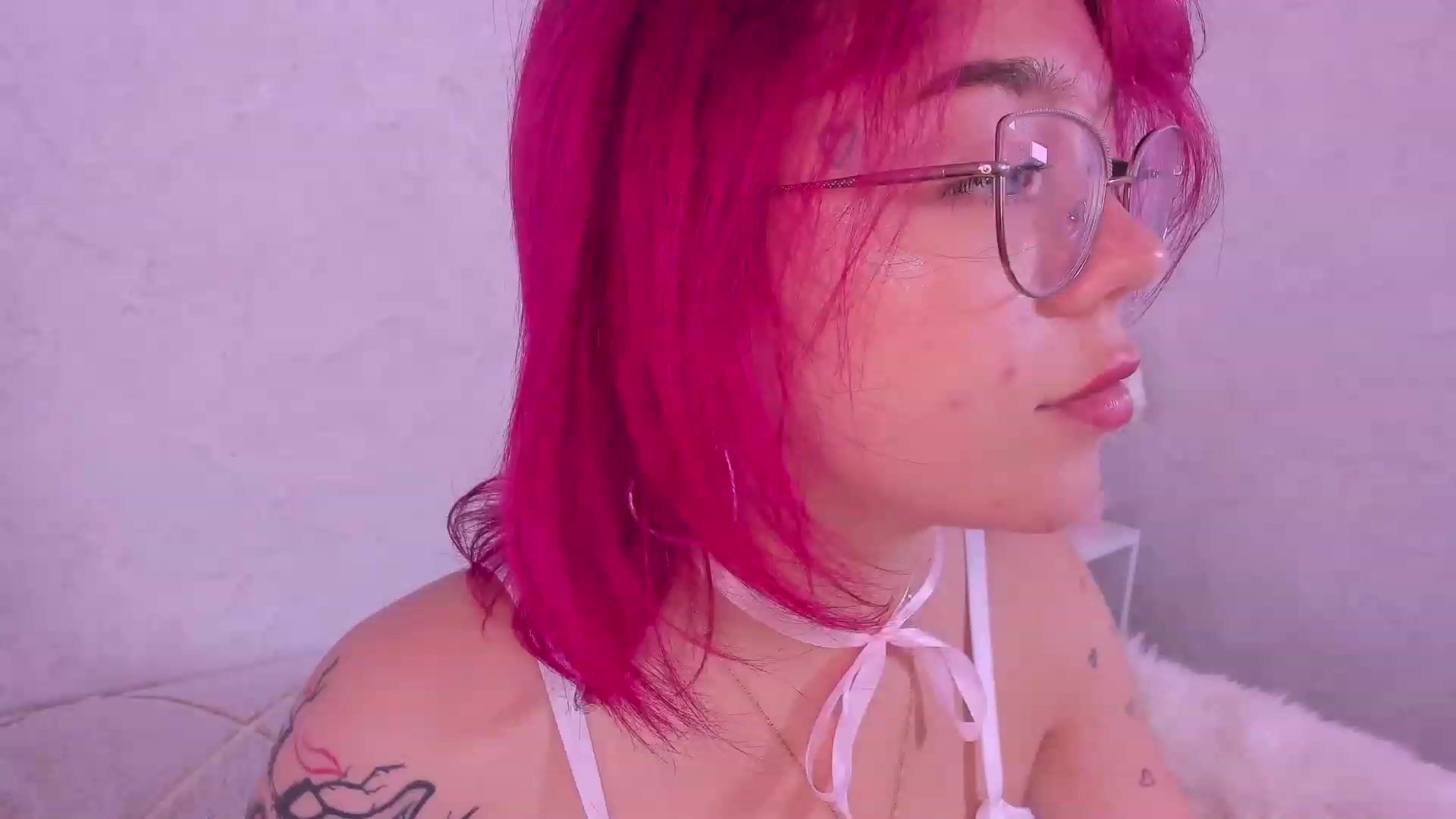 Gallery image thumbnail from Droolgirl's myfreecams stream on, 08/08/2023, 09:25 image 8 of 20