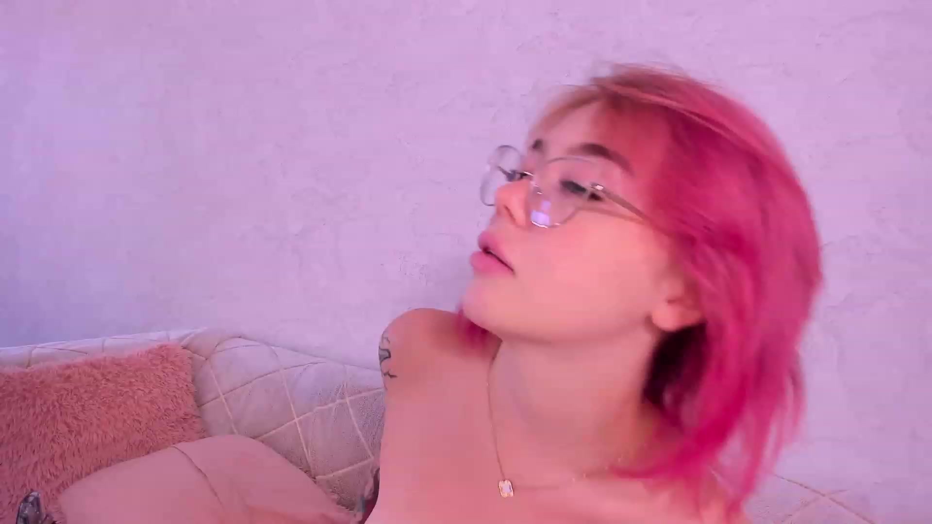 Gallery image thumbnail from Droolgirl's myfreecams stream on, 08/17/2023, 06:34 image 19 of 20