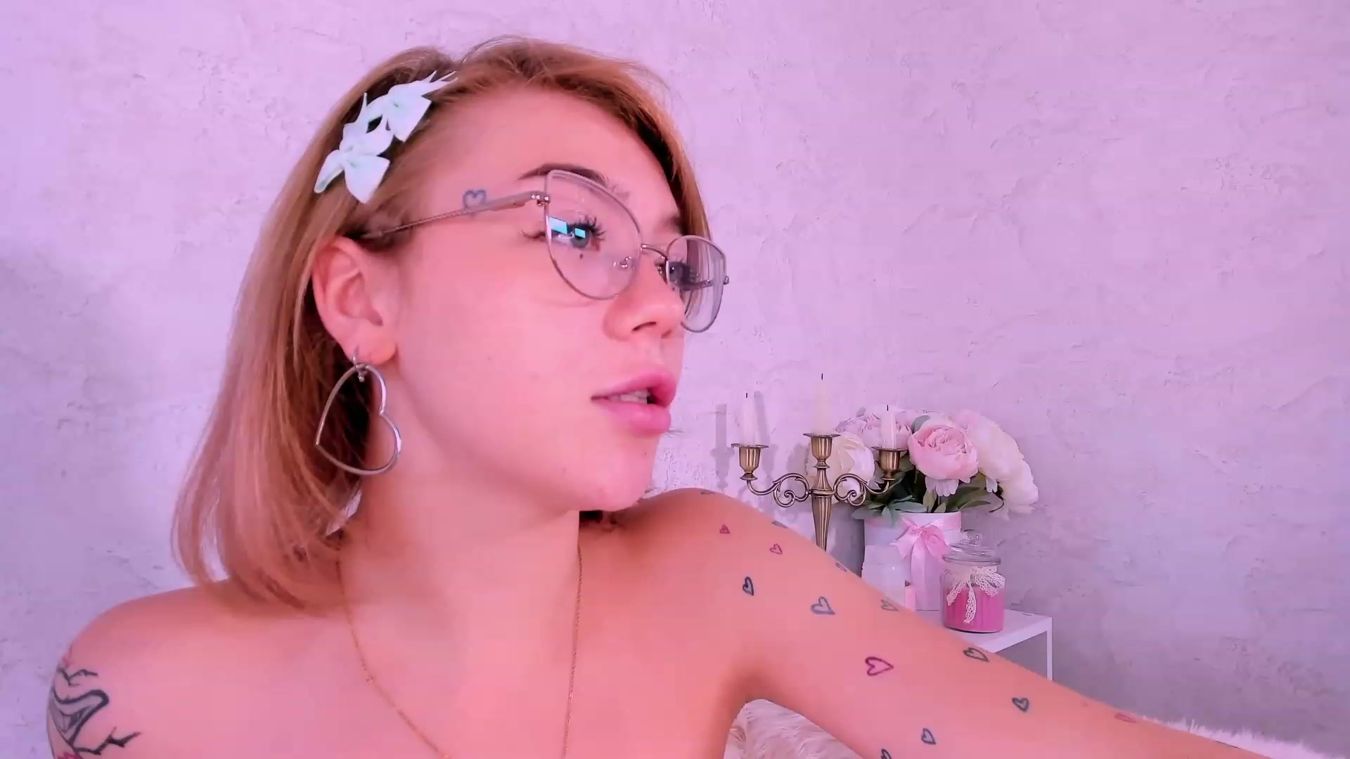 Gallery image thumbnail from Droolgirl's myfreecams stream on, 08/20/2023, 08:23 image 19 of 20