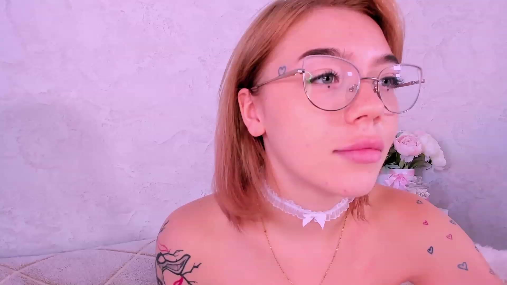 Gallery image thumbnail from Droolgirl's myfreecams stream on, 08/21/2023, 05:33 image 4 of 20