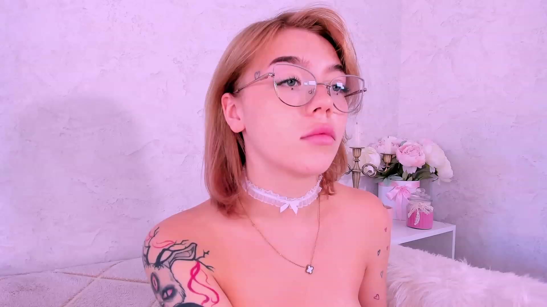 Gallery image thumbnail from Droolgirl's myfreecams stream on, 08/21/2023, 05:33 image 16 of 20