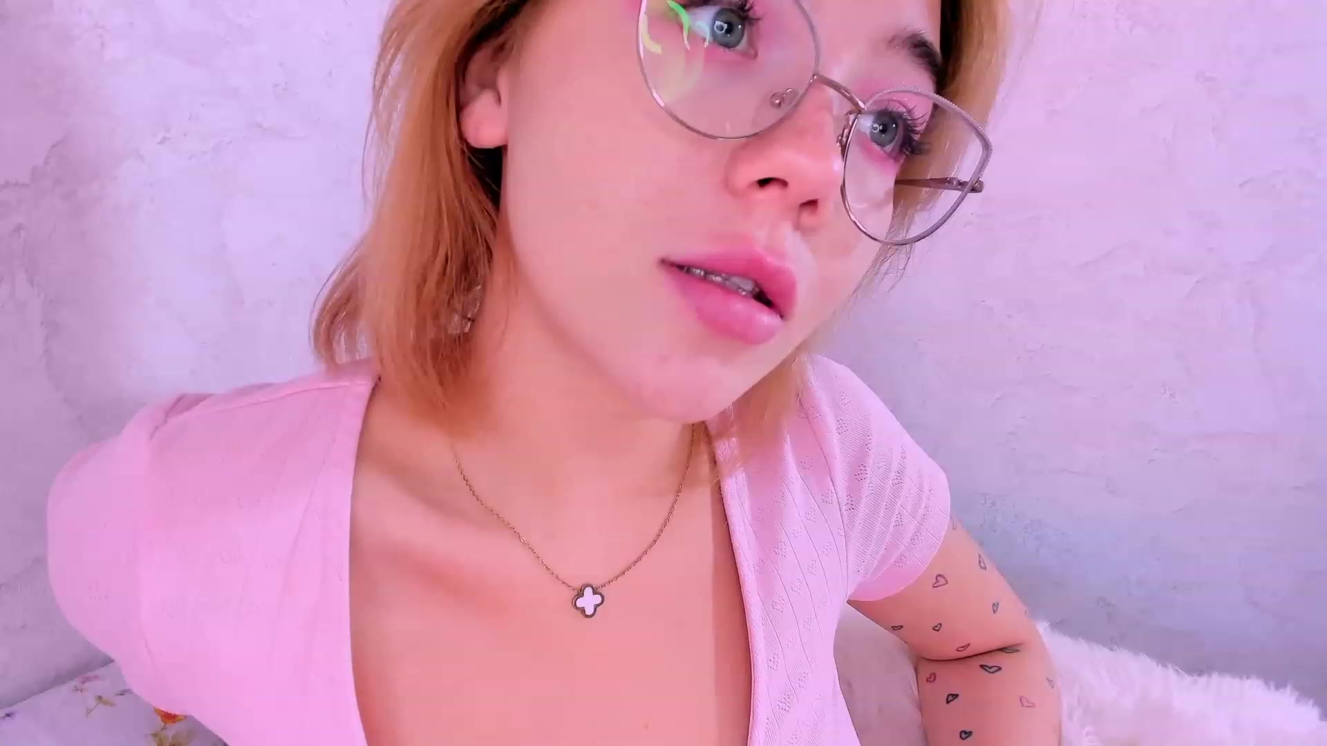 Gallery image thumbnail from Droolgirl's myfreecams stream on, 08/28/2023, 06:20 image 14 of 20