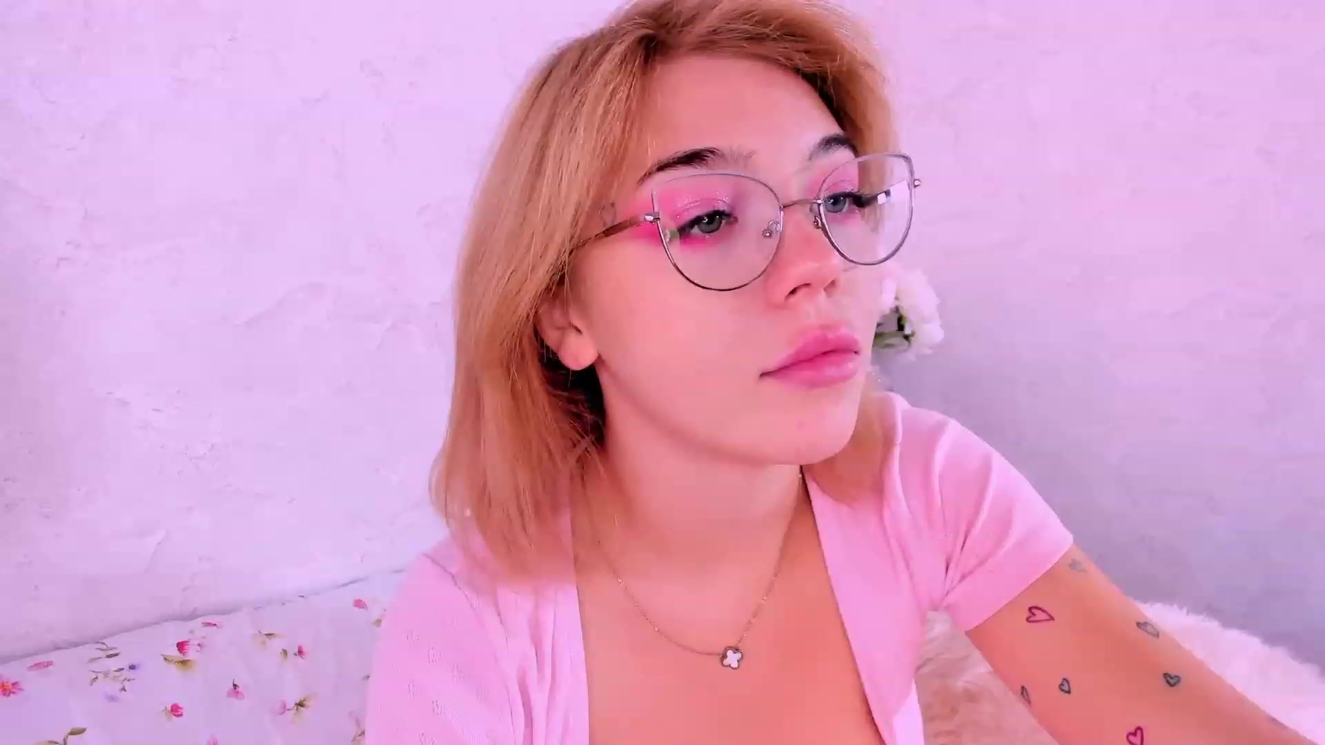 Gallery image thumbnail from Droolgirl's myfreecams stream on, 08/28/2023, 06:20 image 7 of 20