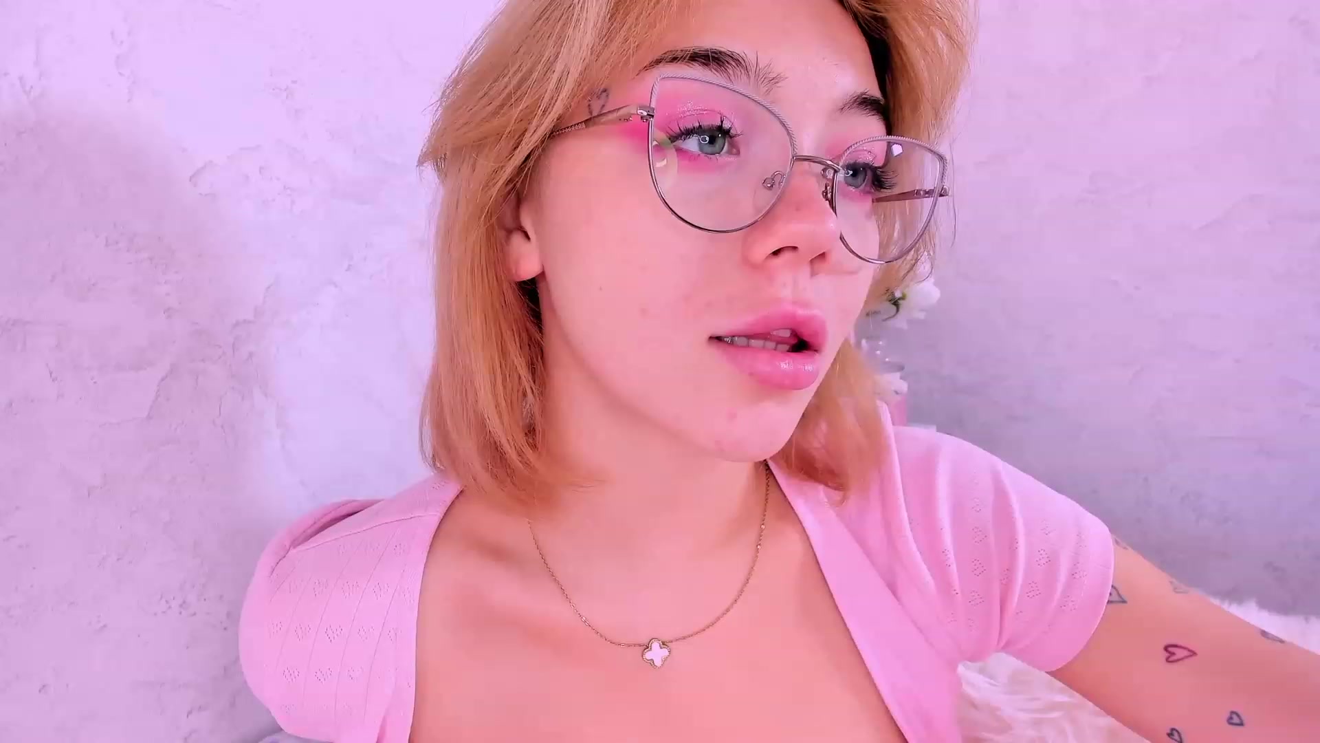 Gallery image thumbnail from Droolgirl's myfreecams stream on, 08/28/2023, 08:04 image 2 of 20