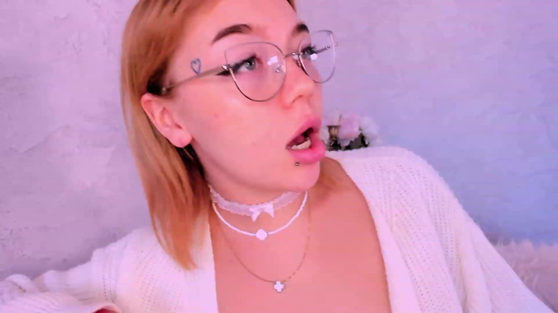 Gallery image thumbnail from Droolgirl's myfreecams stream on, 09/19/2023, 08:29 image 7 of 20
