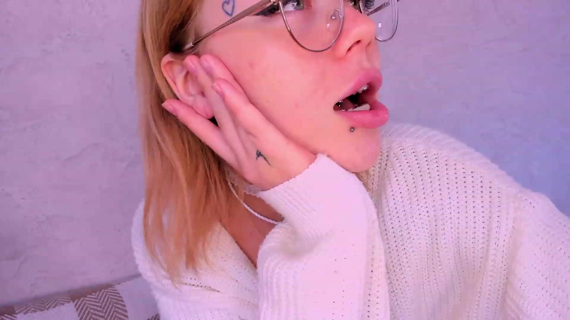 Gallery image thumbnail from Droolgirl's myfreecams stream on, 09/19/2023, 08:29 image 5 of 20