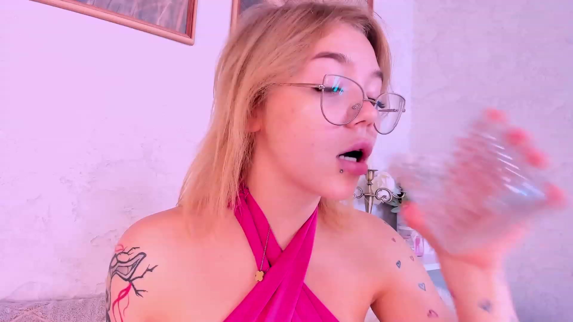Gallery image thumbnail from Droolgirl's myfreecams stream on, 09/29/2023, 08:55 image 8 of 20