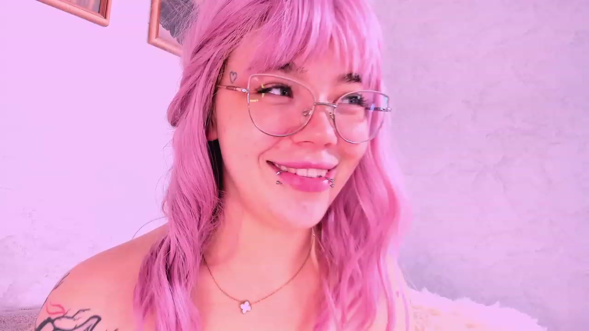 Gallery image thumbnail from Droolgirl's myfreecams stream on, 10/16/2023, 08:26 image 15 of 20