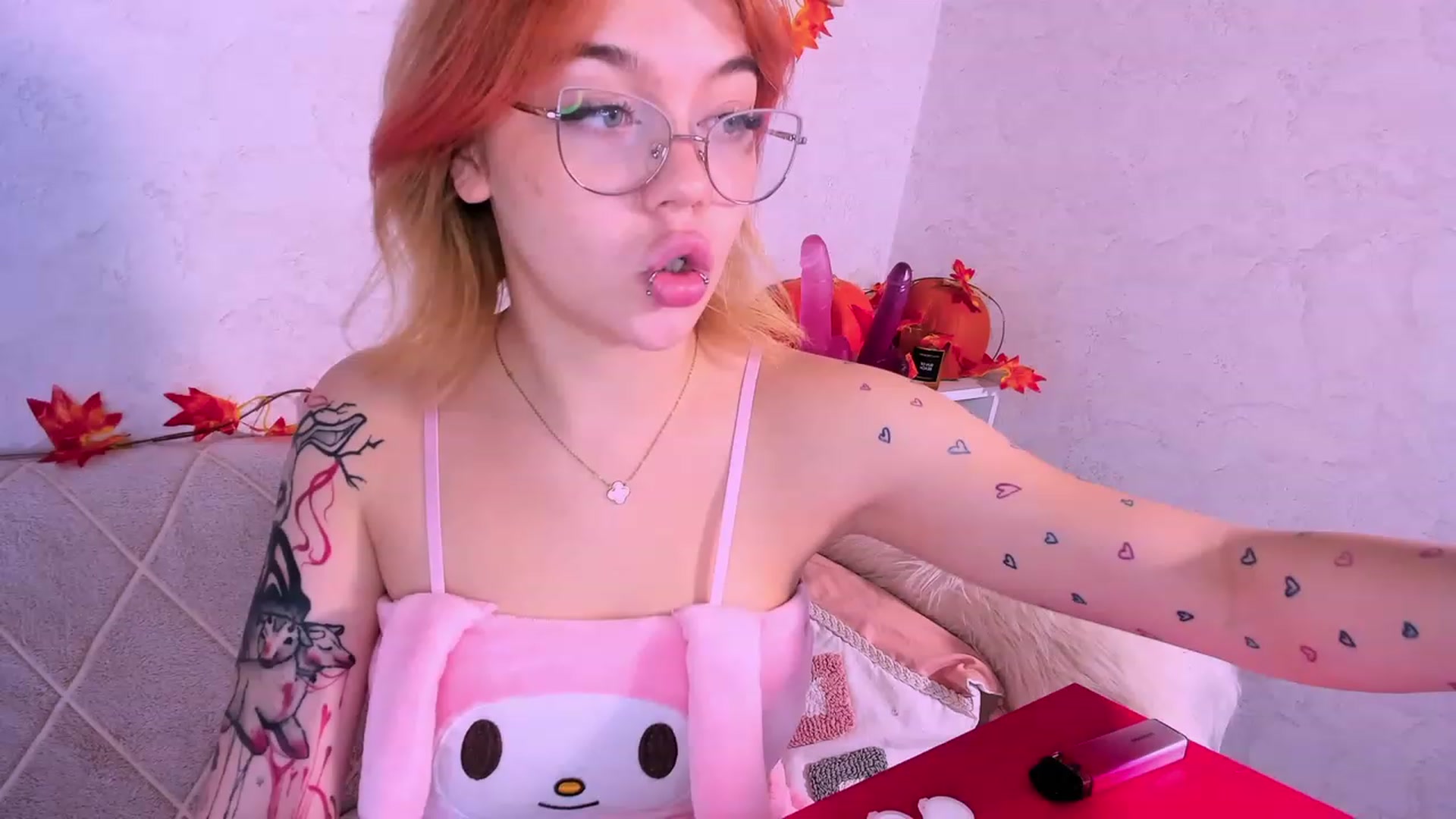 Gallery image thumbnail from Droolgirl's myfreecams stream on, 10/26/2023, 10:30 image 12 of 20