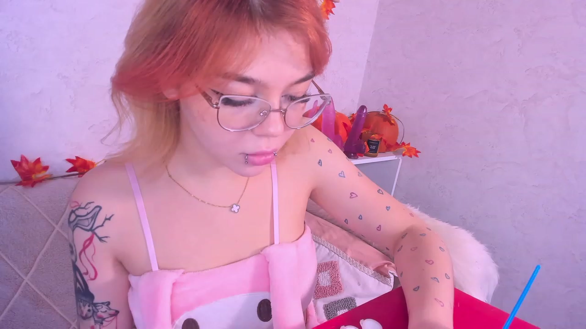 Gallery image thumbnail from Droolgirl's myfreecams stream on, 10/26/2023, 10:30 image 13 of 20