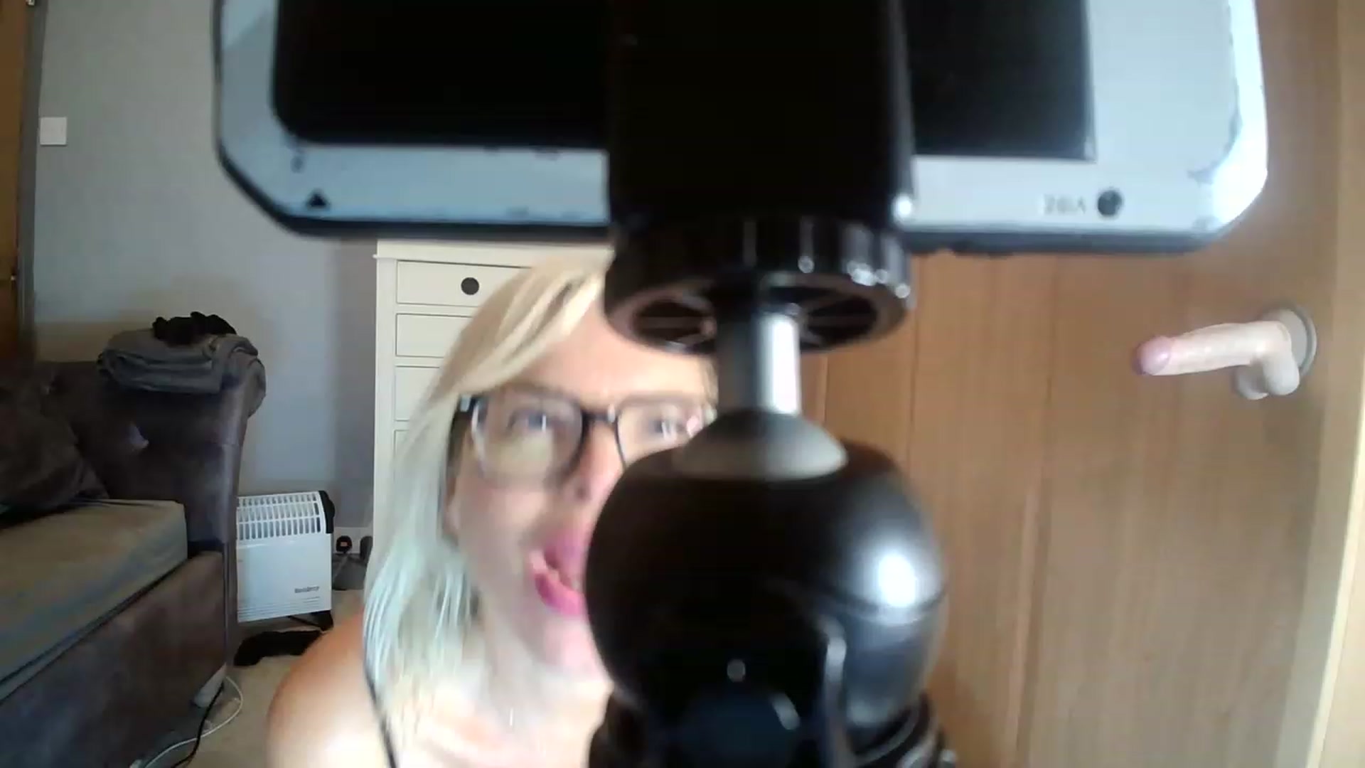 Gallery image thumbnail from Duchessfilth's myfreecams stream on, 11/21/2022, 23:14 image 18 of 20