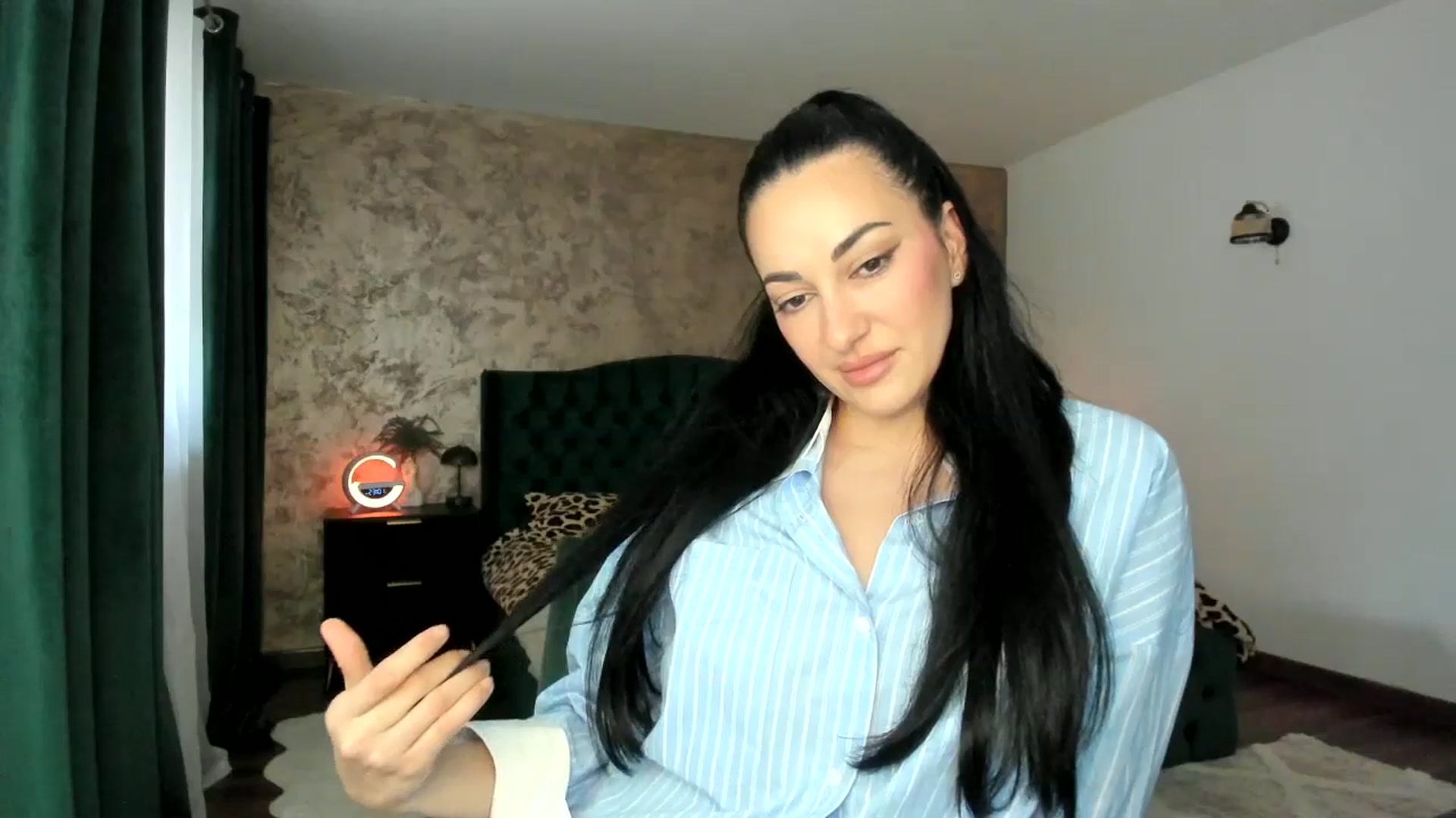 Gallery image thumbnail from Duchesssa's myfreecams stream on, 02/10/2025, 09:56 image 6 of 20