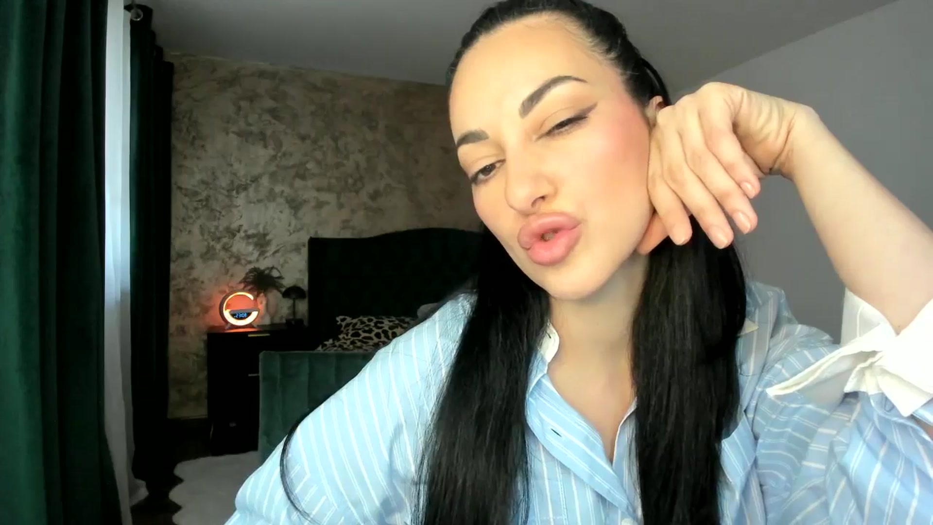 Gallery image thumbnail from Duchesssa's myfreecams stream on, 02/10/2025, 09:56 image 11 of 20