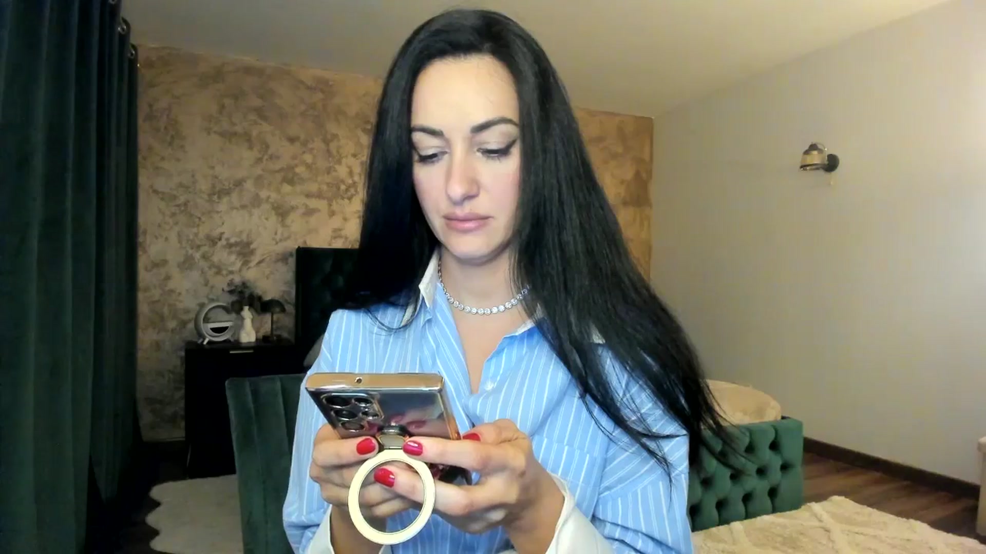 Gallery image thumbnail from Duchesssa's myfreecams stream on, 03/19/2025, 20:27 image 17 of 20