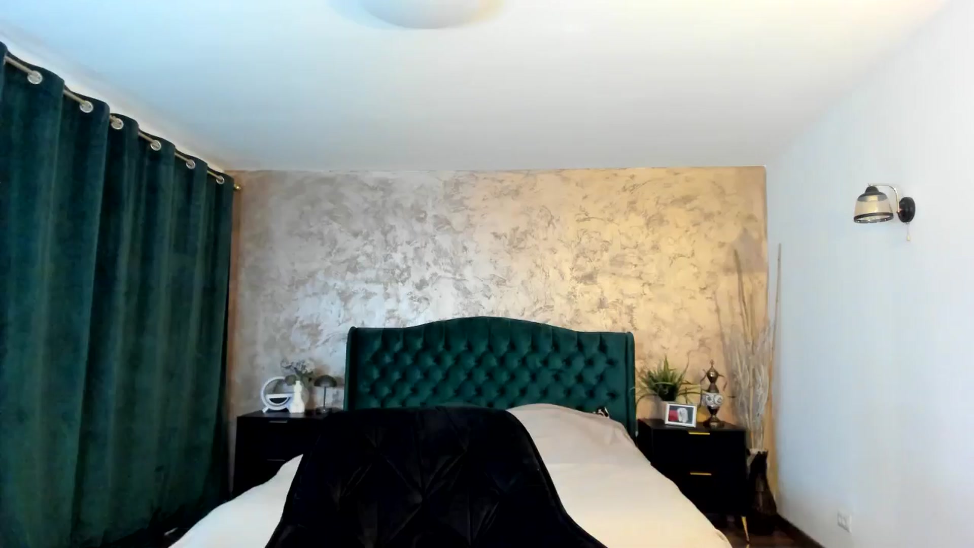 Gallery image thumbnail from Duchesssa's myfreecams stream on, 04/01/2025, 16:16 image 1 of 20