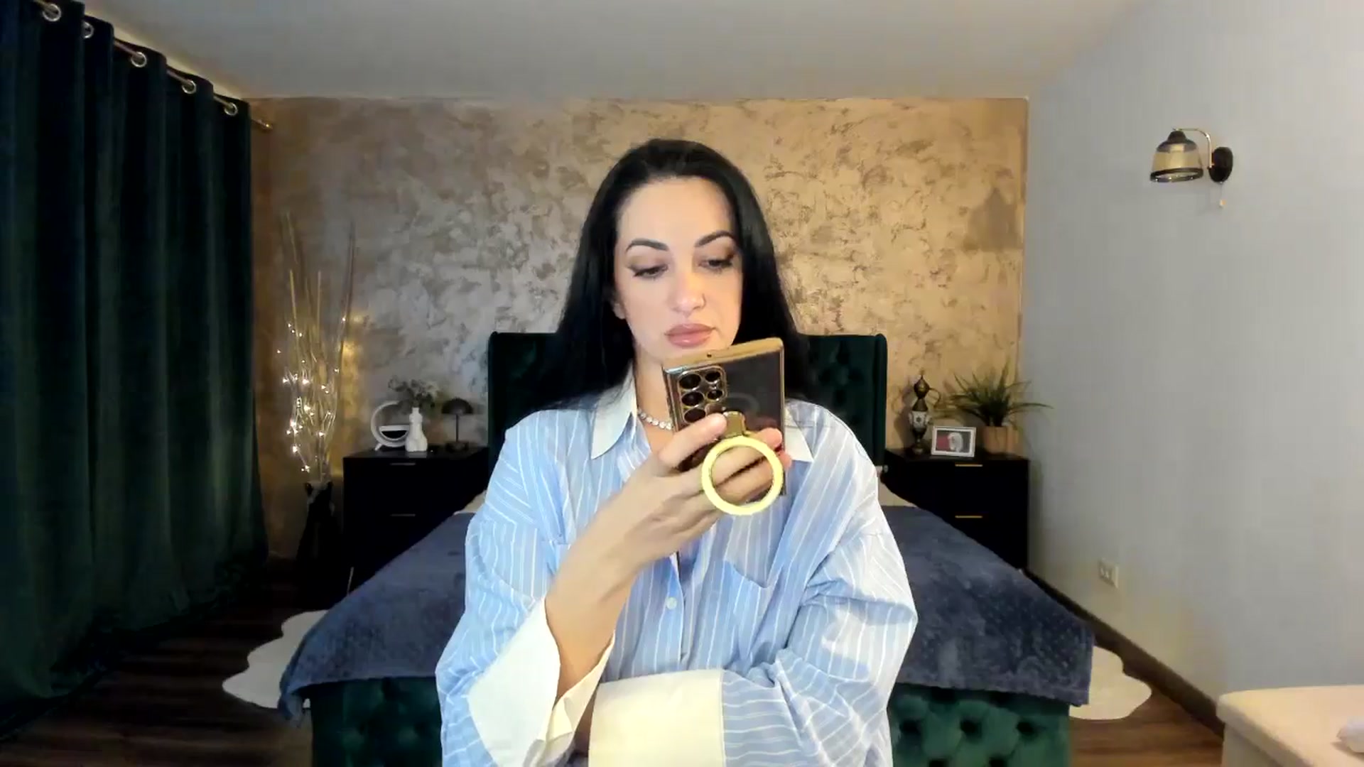 Gallery image thumbnail from Duchesssa's myfreecams stream on, 04/14/2025, 17:29 image 7 of 20