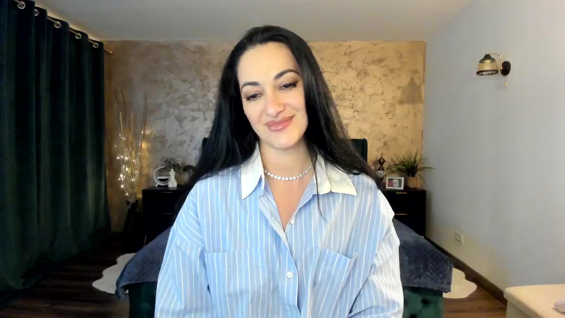 Gallery image thumbnail from Duchesssa's myfreecams stream on, 04/14/2025, 17:29 image 6 of 20