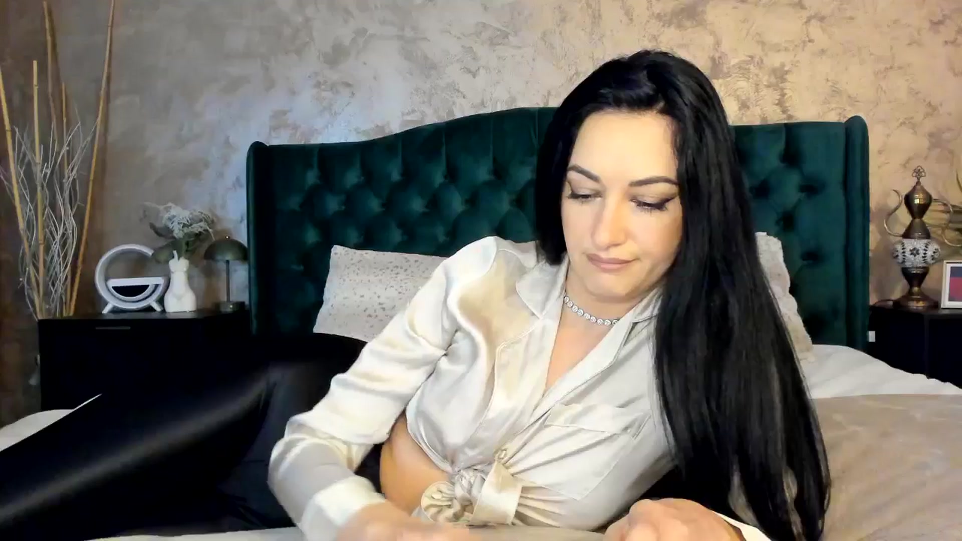 Gallery image thumbnail from Duchesssa's myfreecams stream on, 04/25/2025, 08:47 image 16 of 20