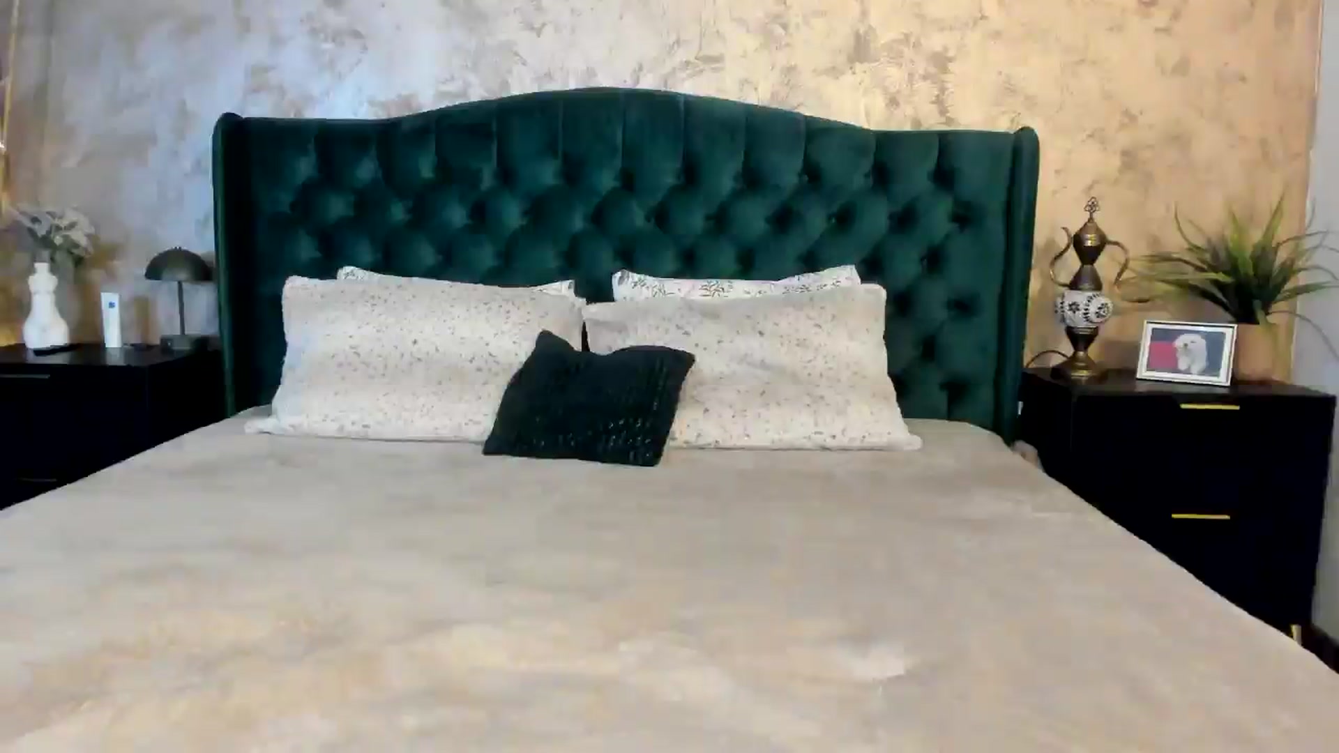 Gallery image thumbnail from Duchesssa's myfreecams stream on, 06/14/2025, 08:30 image 6 of 20