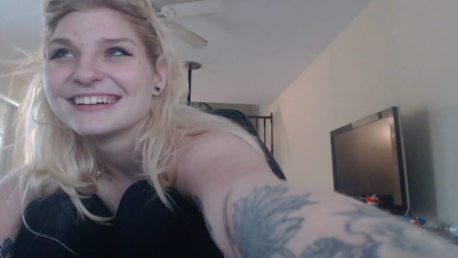 Gallery image thumbnail from DuckChan0's myfreecams stream on, 11/15/2022, 18:54 image 3 of 20