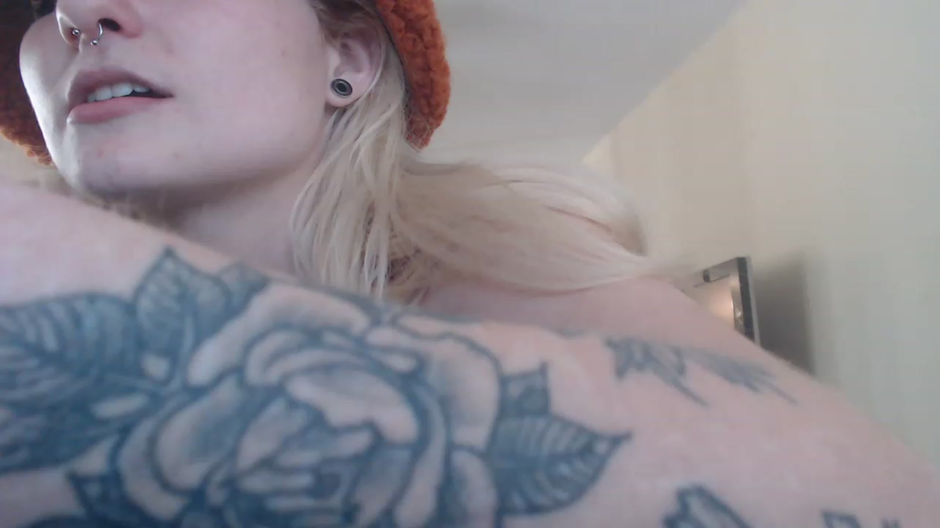 Gallery image thumbnail from DuckChan0's myfreecams stream on, 11/15/2022, 18:54 image 15 of 20
