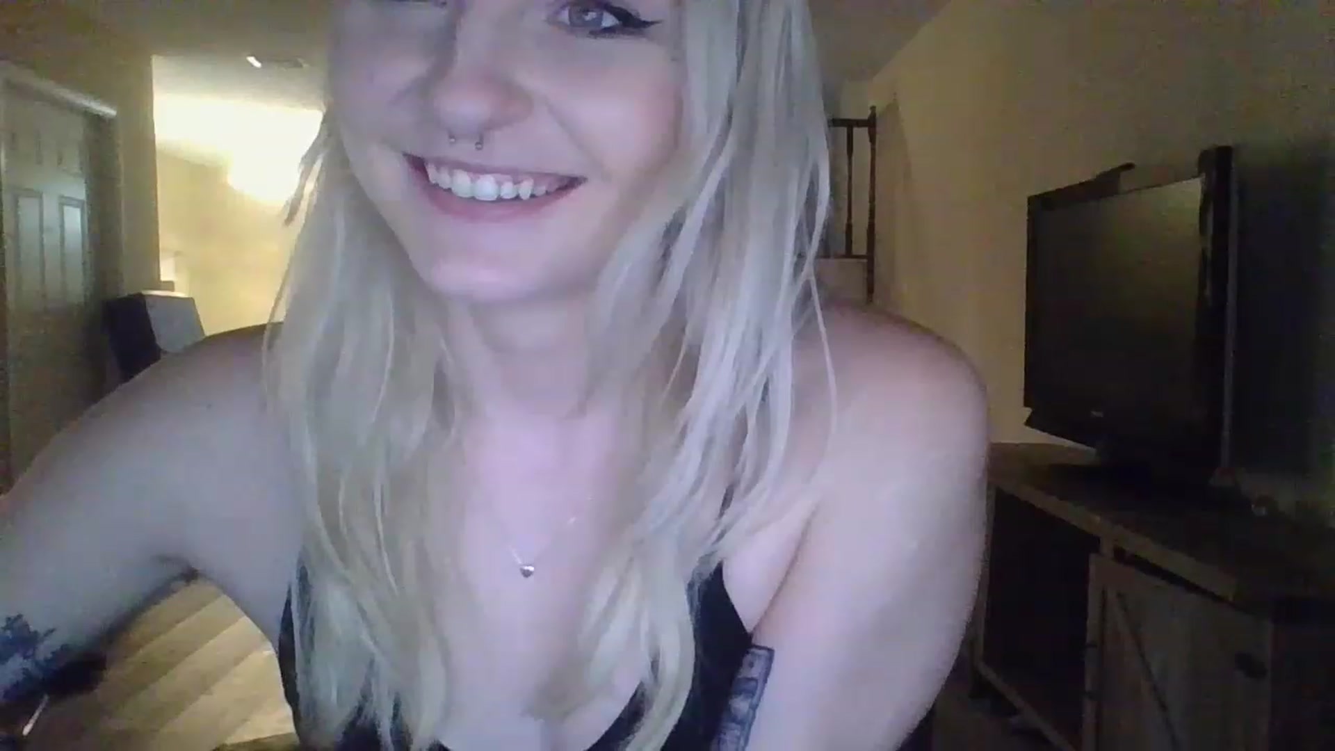 Gallery image thumbnail from DuckChan0's myfreecams stream on, 11/23/2022, 16:56 image 11 of 20