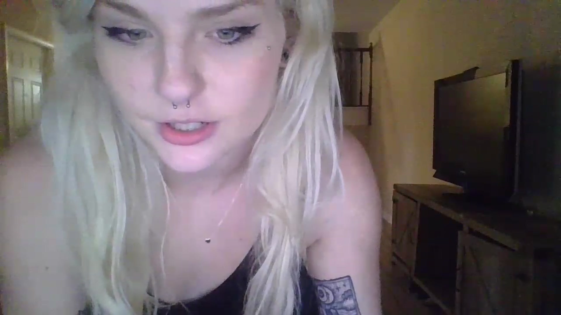 Gallery image thumbnail from DuckChan0's myfreecams stream on, 11/23/2022, 16:56 image 20 of 20