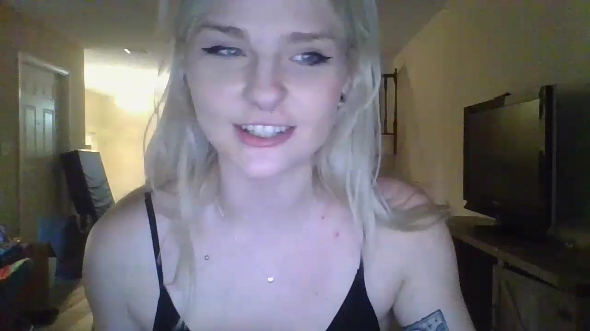 Gallery image thumbnail from DuckChan0's myfreecams stream on, 11/23/2022, 16:56 image 10 of 20